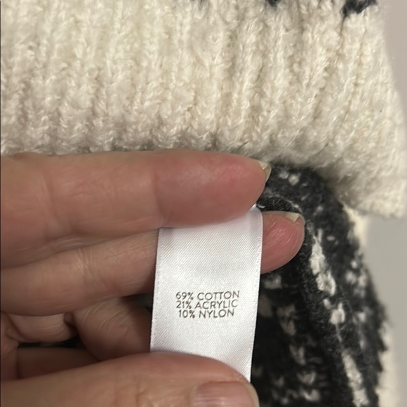 Black and White Cowl Neck Sweater with Snowflake Design - Picture 3 of 4